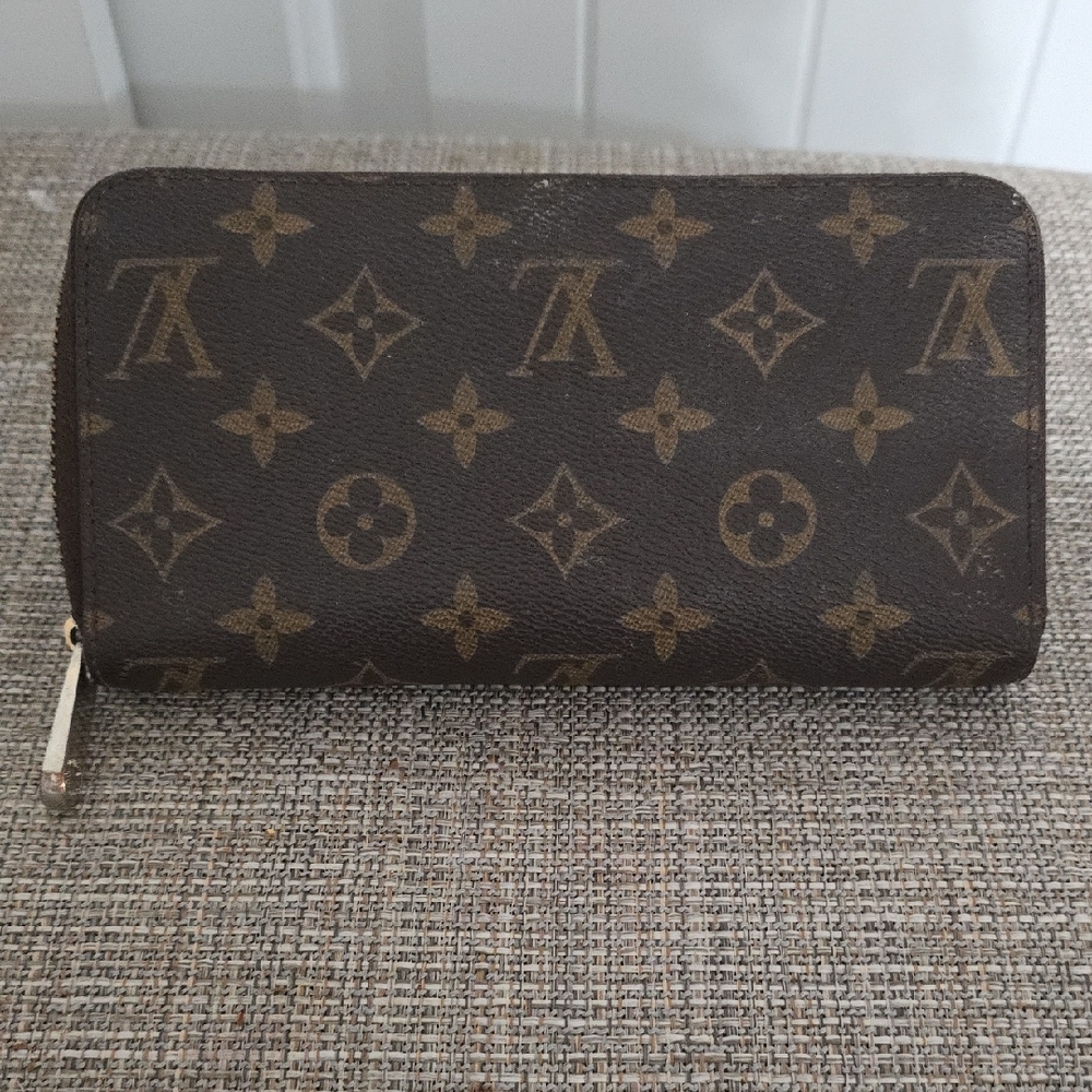 Louis Vuitton Classic Monogram Clutch